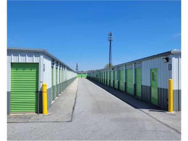 Extra Space Storage - 8229 - York - Vogelsong Rd - 900 Vogelsong Road