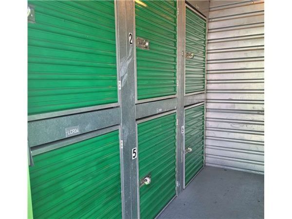 Extra Space Storage - 8229 - York - Vogelsong Rd - 900 Vogelsong Road