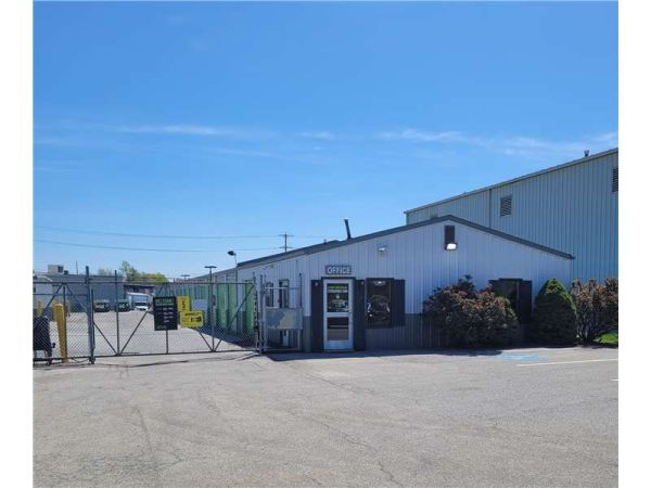 Extra Space Storage - 8229 - York - Vogelsong Rd - 900 Vogelsong Road
