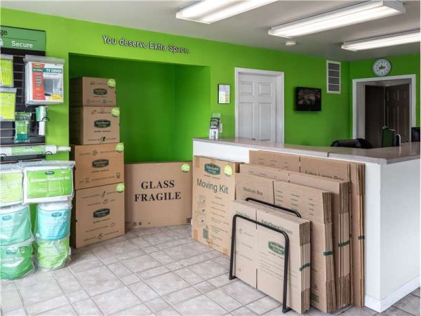 Extra Space Storage - 8230 - York - North George Street-Parklyn Dr - 2199 Parklyn Drive