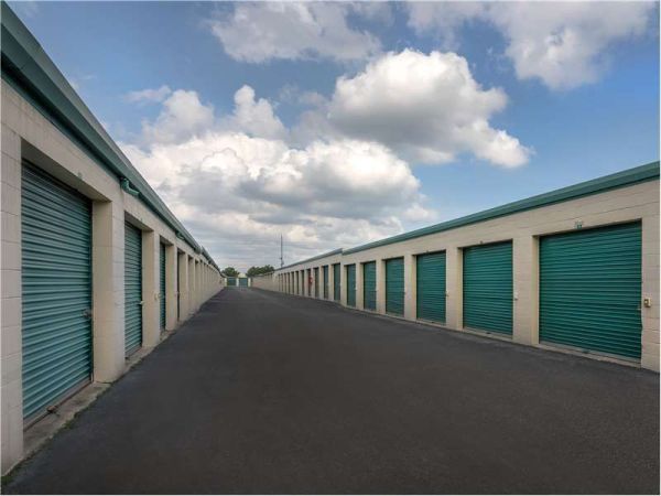 Extra Space Storage - 8250 - East Tampa - 105 S Falkenburg Rd - 105 South Falkenburg Road