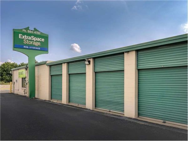 Extra Space Storage - 8250 - East Tampa - 105 S Falkenburg Rd - 105 South Falkenburg Road