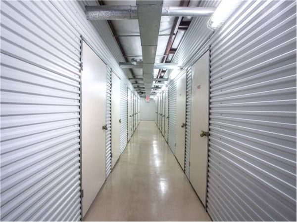 Extra Space Storage - 8337 - Sugar Land - Homeward Way - 8421 Homeward Way