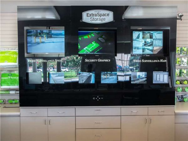 Extra Space Storage - 8337 - Sugar Land - Homeward Way - 8421 Homeward Way