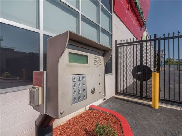 Extra Space Storage - 8524 - Santa Monica - Olympic Blvd - 3250 Olympic Boulevard