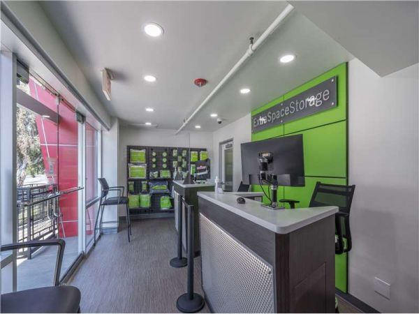 Extra Space Storage - 8524 - Santa Monica - Olympic Blvd - 3250 Olympic Boulevard
