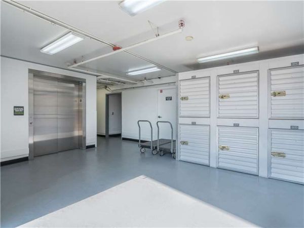 Extra Space Storage - 8524 - Santa Monica - Olympic Blvd - 3250 Olympic Boulevard