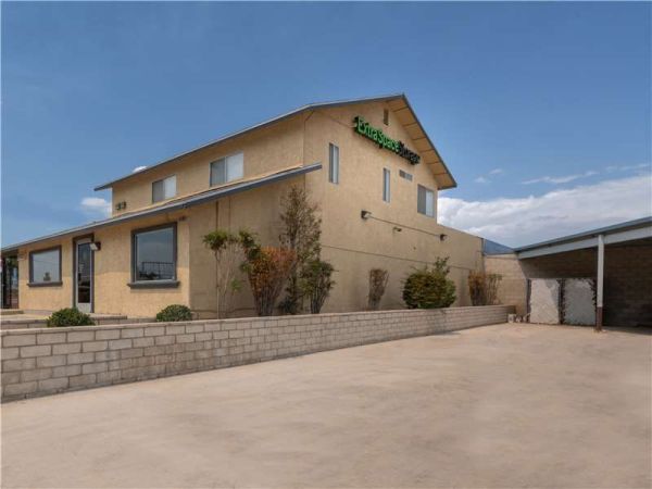 Extra Space Storage - 8527 - Hesperia - Walnut Street - 16730 Walnut Street