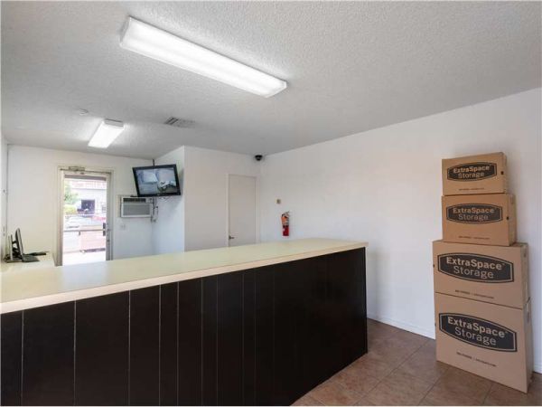 Extra Space Storage - 8527 - Hesperia - Walnut Street - 16730 Walnut Street
