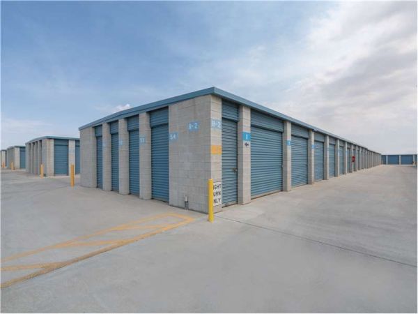 Extra Space Storage - 8527 - Hesperia - Walnut Street - 16730 Walnut Street