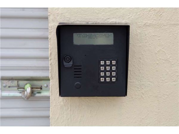 Extra Space Storage - 8528 - Lancaster - 10th Street W - 42654 10th Street West