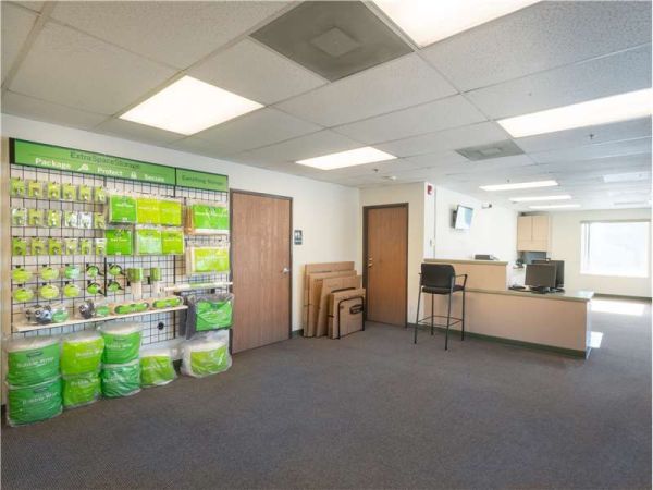 Extra Space Storage - 8529 - Highland - Palm Ave - 1775 Palm Avenue