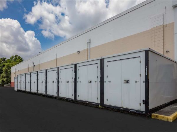 Extra Space Storage - 8605 - Baltimore - Shannon Drive - 4211 Shannon Drive
