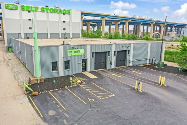 Extra Space Storage - 8785 - Milwaukee - Mount Vernon Ave - 999 West Mount Vernon Avenue