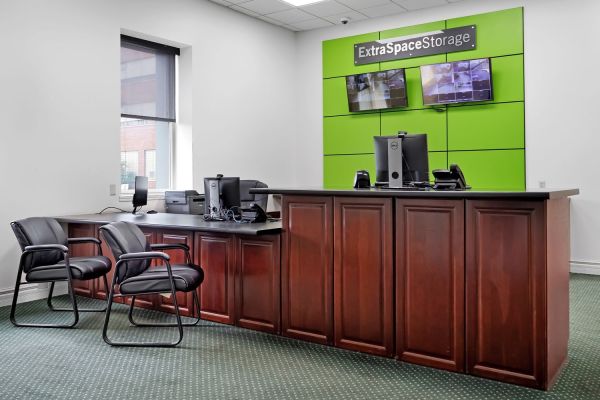 Extra Space Storage - 8785 - Milwaukee - Mount Vernon Ave - 999 West Mount Vernon Avenue