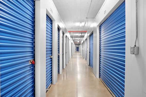 Extra Space Storage - 8785 - Milwaukee - Mount Vernon Ave - 999 West Mount Vernon Avenue