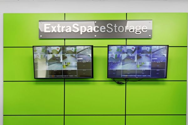Extra Space Storage - 8785 - Milwaukee - Mount Vernon Ave - 999 West Mount Vernon Avenue