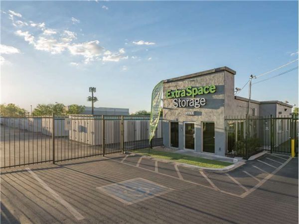 Extra Space Storage - 8800 - Tempe - University Dr - 1964 East University Drive