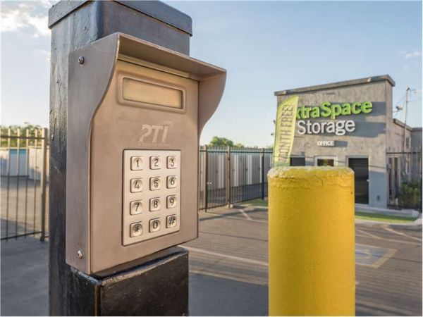 Extra Space Storage - 8800 - Tempe - University Dr - 1964 East University Drive