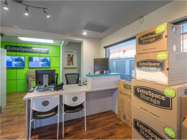 Extra Space Storage - 8800 - Tempe - University Dr - 1964 East University Drive