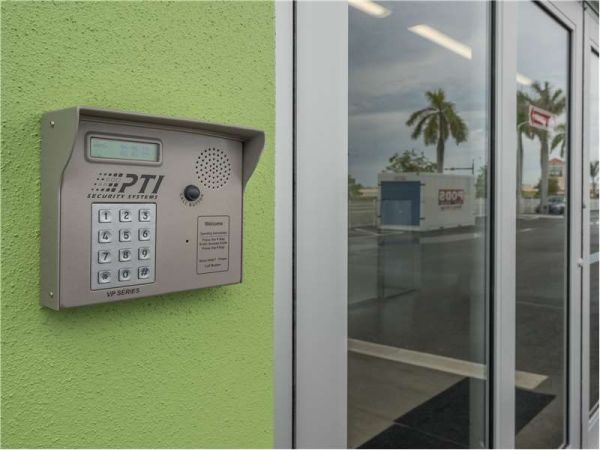 Extra Space Storage - 1866 - Venice - Tamiami Trail - 1510 South Tamiami Trail
