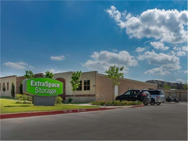 Extra Space Storage - 8799 - Edmond - Coltrane Road - 1401 North Coltrane Road