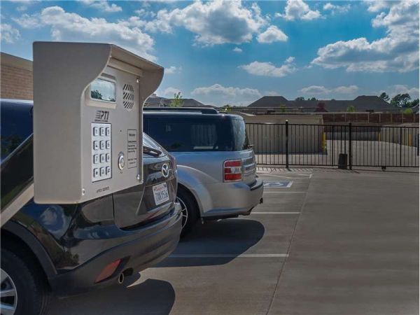 Extra Space Storage - 8799 - Edmond - Coltrane Road - 1401 North Coltrane Road