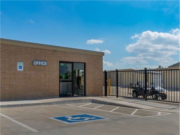 Extra Space Storage - 8799 - Edmond - Coltrane Road - 1401 North Coltrane Road