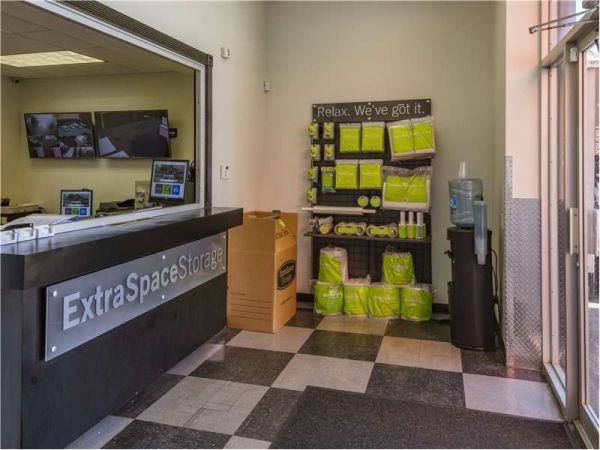 Extra Space Storage - 8876 - Newark - Sussex Ave - 272 Sussex Avenue