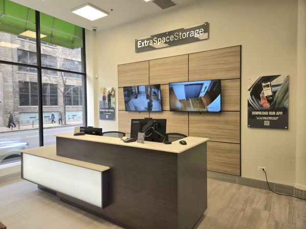Extra Space Storage - 7021 - Chicago - Ohio St - 333 West Ohio Street