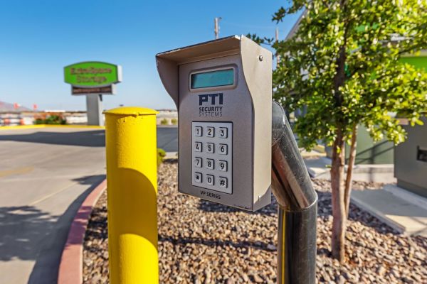 Extra Space Storage - 7273 - Canutillo - Desert Blvd - 7115 South Desert Boulevard