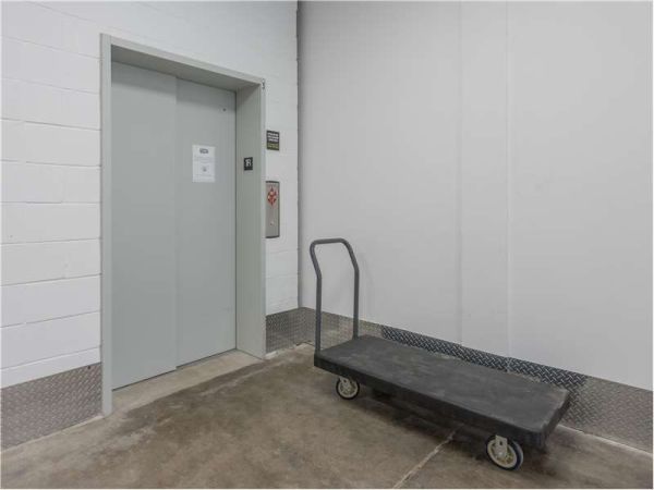 Extra Space Storage - 7296 - Iselin - US Hwy 1 - 675 U.S. 1