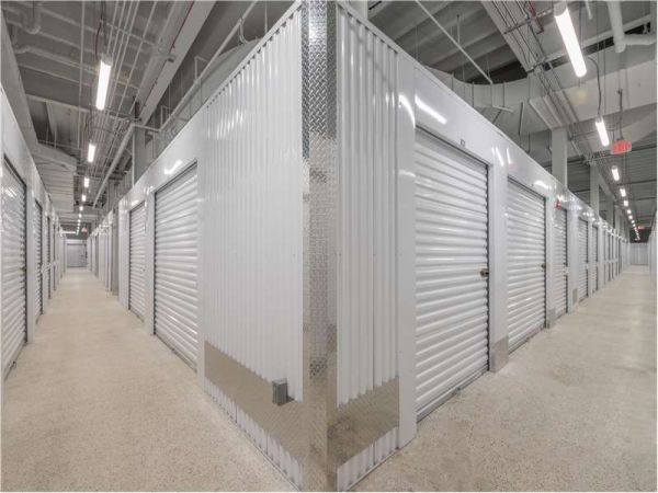 Extra Space Storage - 7296 - Iselin - US Hwy 1 - 675 U.S. 1