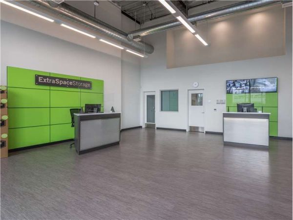 Extra Space Storage - 7274 - North Hollywood - Troost Ave - 6880 Troost Avenue