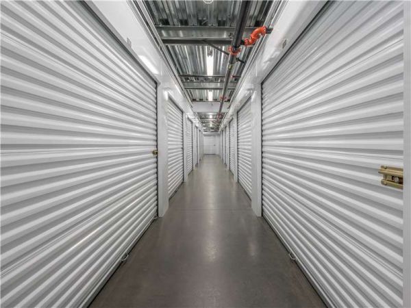 Extra Space Storage - 7274 - North Hollywood - Troost Ave - 6880 Troost Avenue