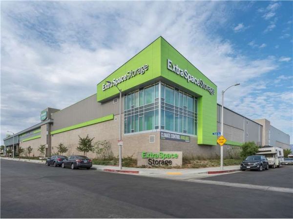 Extra Space Storage - 7274 - North Hollywood - Troost Ave - 6880 Troost Avenue