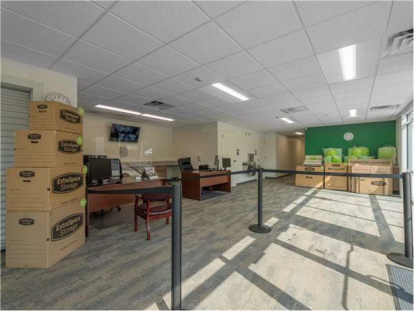 Extra Space Storage - 7475 - Winchester - Gateway Dr - 341 Gateway Drive