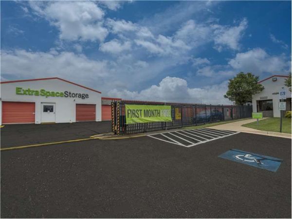 Extra Space Storage - 7472 - Chantilly - Daly Dr - 4526 Daly Drive