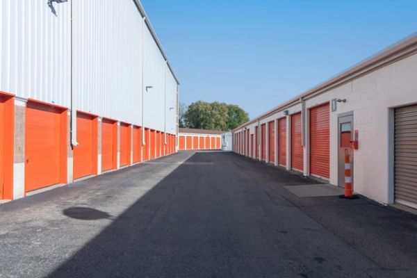 Public Storage - Flint - 2325 S Dort Hwy - 2325 S Dort Hwy
