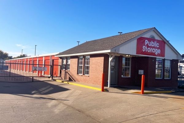Public Storage - Moore - 3015 N Service Rd - 3015 N Service Rd