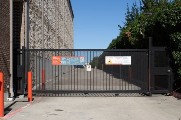 Public Storage - Carrollton - 3111 Keller Springs Rd - 3111 Keller Springs Rd