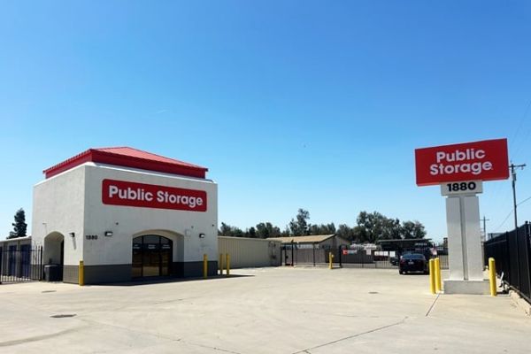 Public Storage - Stockton - 1880 W Charter Way - 1880 W Charter Way
