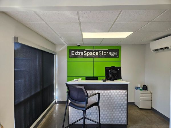 Extra Space Storage - 2044 - Mount Washington - Louise Way - 143 Louise Way