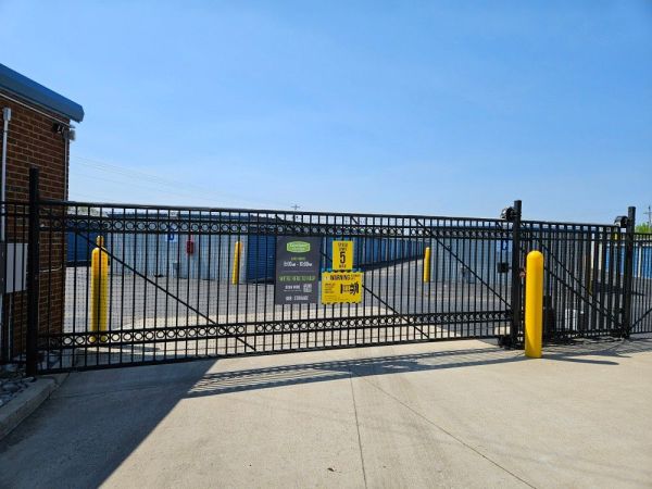 Extra Space Storage - 2044 - Mount Washington - Louise Way - 143 Louise Way