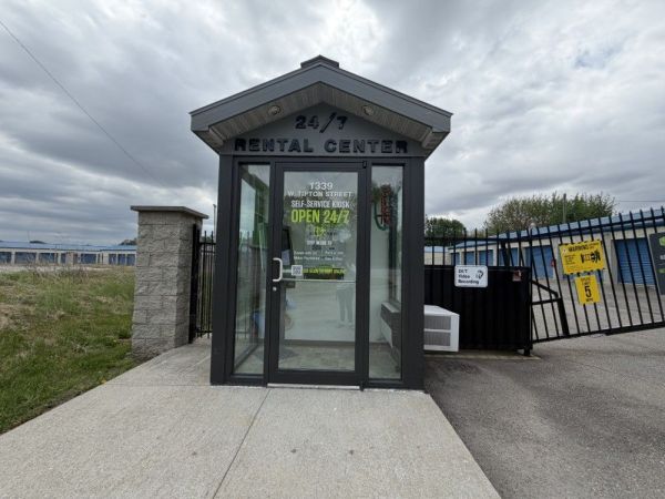 Extra Space Storage - 2132 - Seymour - Tipton St. - 1339 West Tipton Street