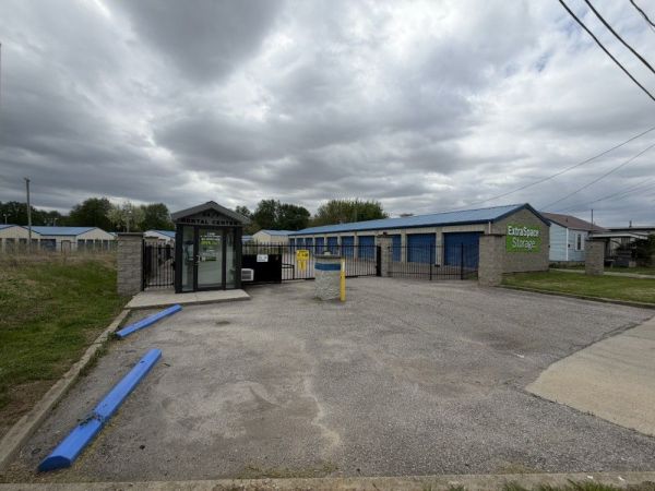 Extra Space Storage - 2132 - Seymour - Tipton St. - 1339 West Tipton Street