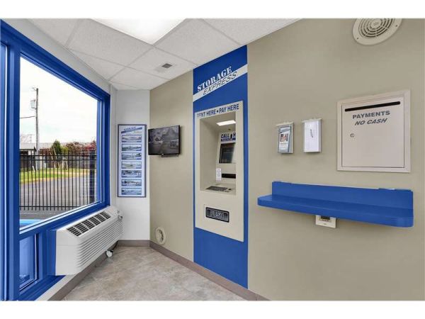 Extra Space Storage - 2140 - Sellersburg - Perry Crossing Rd - 4201 Perry Crossing Road