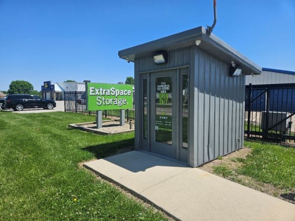Extra Space Storage - 2156 - Bethalto - Moreland Rd - 715 South Moreland Road