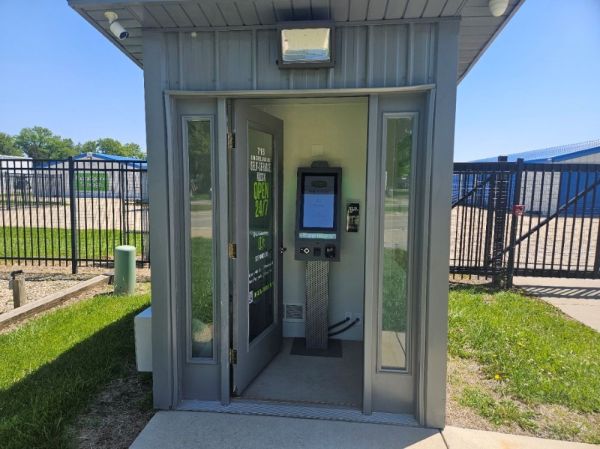 Extra Space Storage - 2156 - Bethalto - Moreland Rd - 715 South Moreland Road