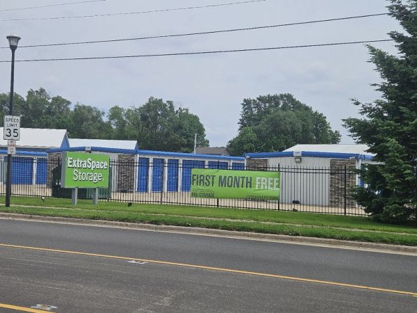 Extra Space Storage - 2167 - Washington - Walnut St - 812 Walnut Street